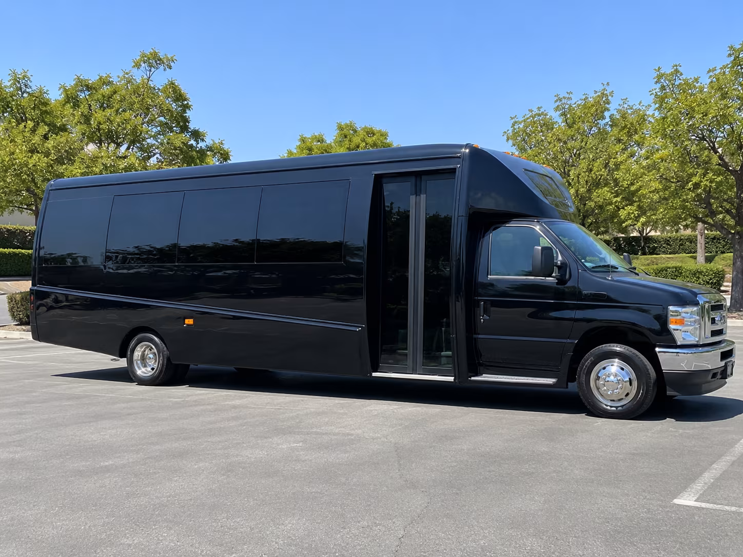 charter buses to sames auto arena events and tamiu dustdevils games
