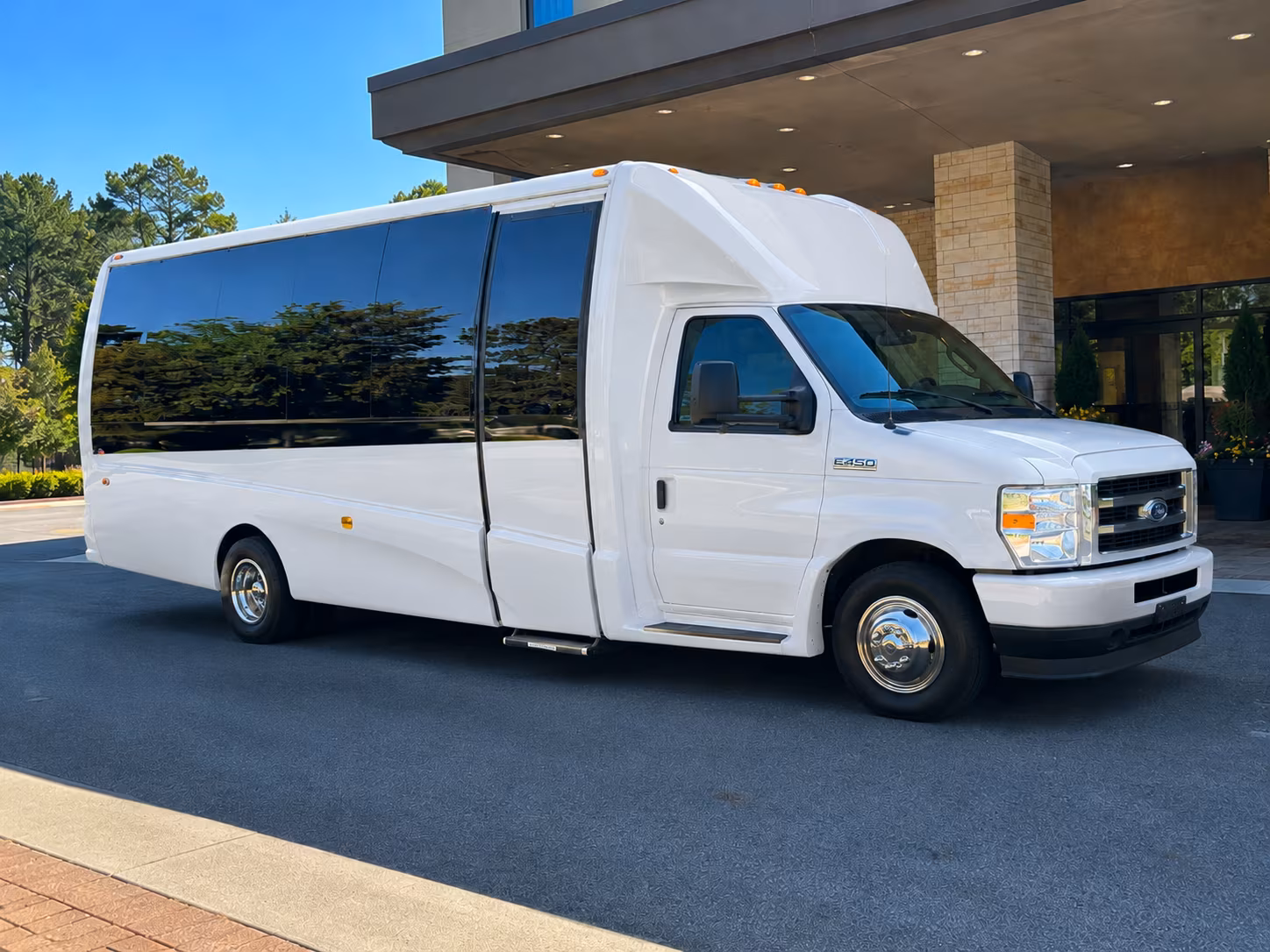 corporate and convention buses for laredo business events