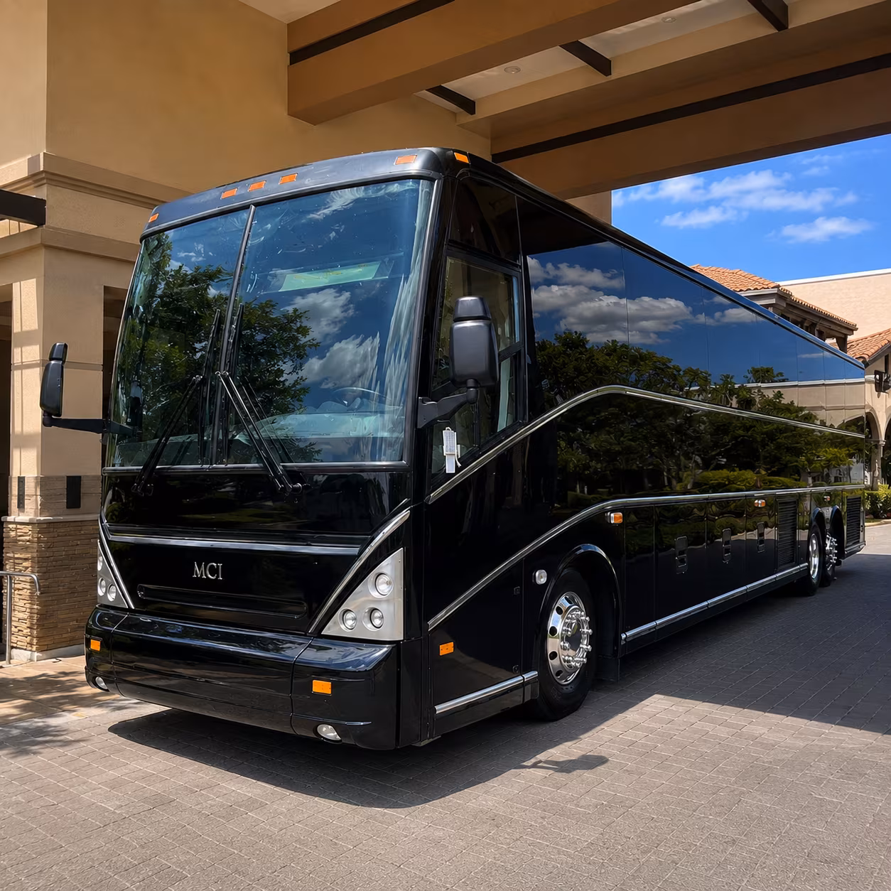 laredo charter bus rentals for long distance trips to san antonio
