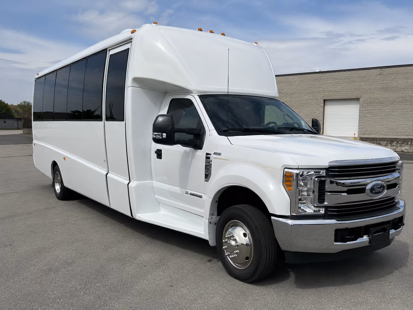 prom night dinner buses in laredo from pickup to the restaurant and back
