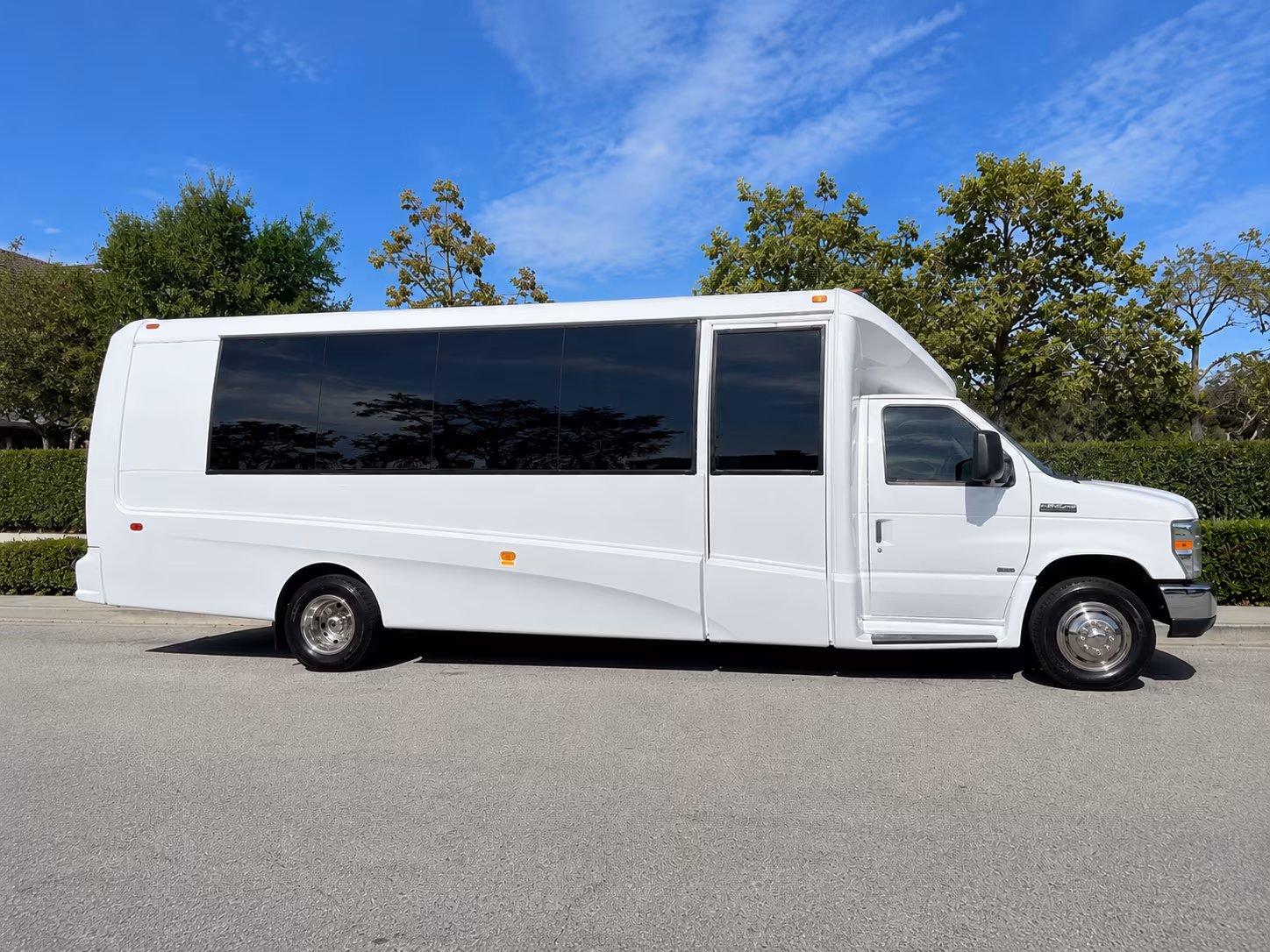 quinceanera and wedding buses for laredo celebrations